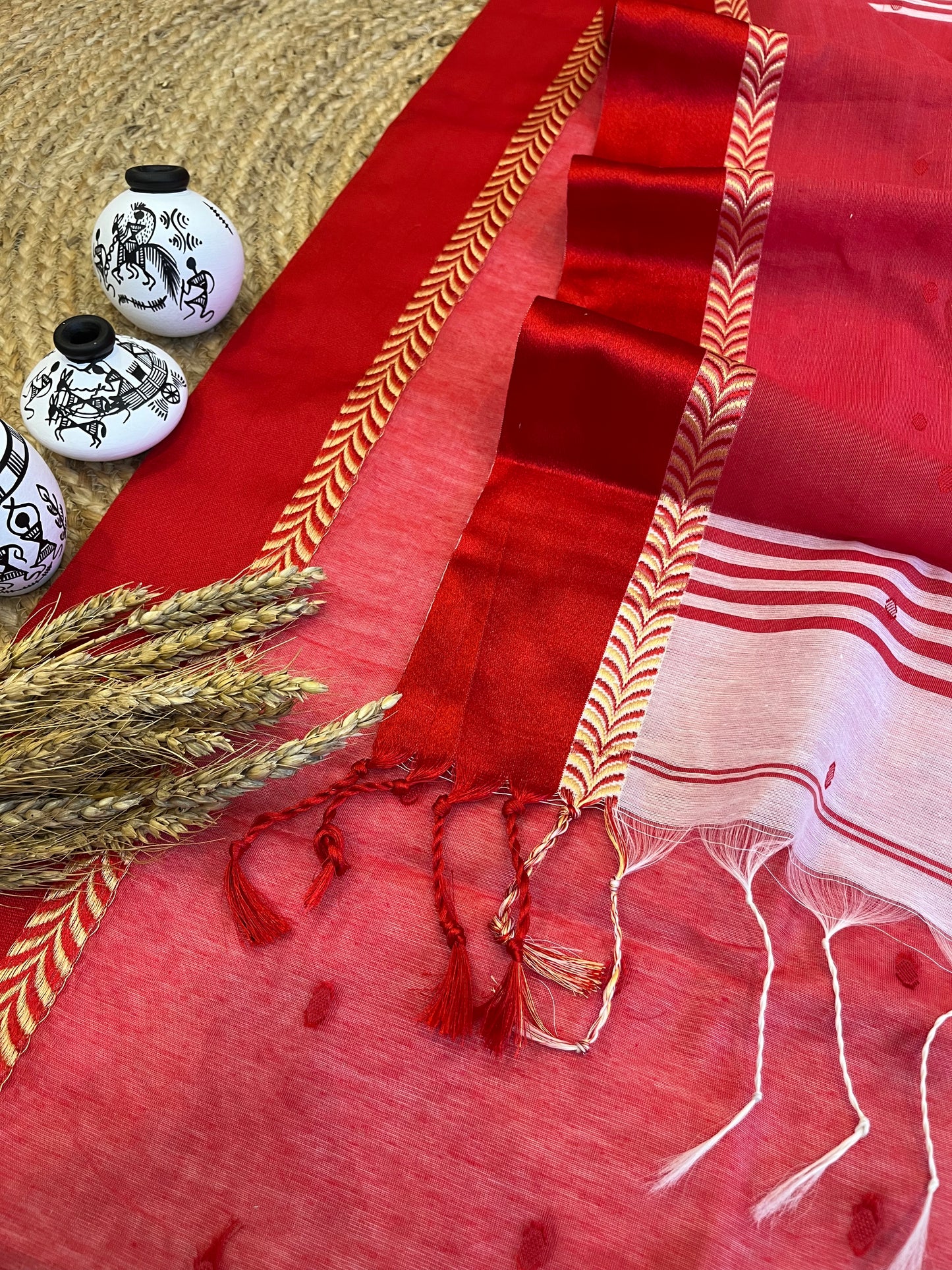 Red and White Rhapsody Linen Jamdani Saree - WEVOW