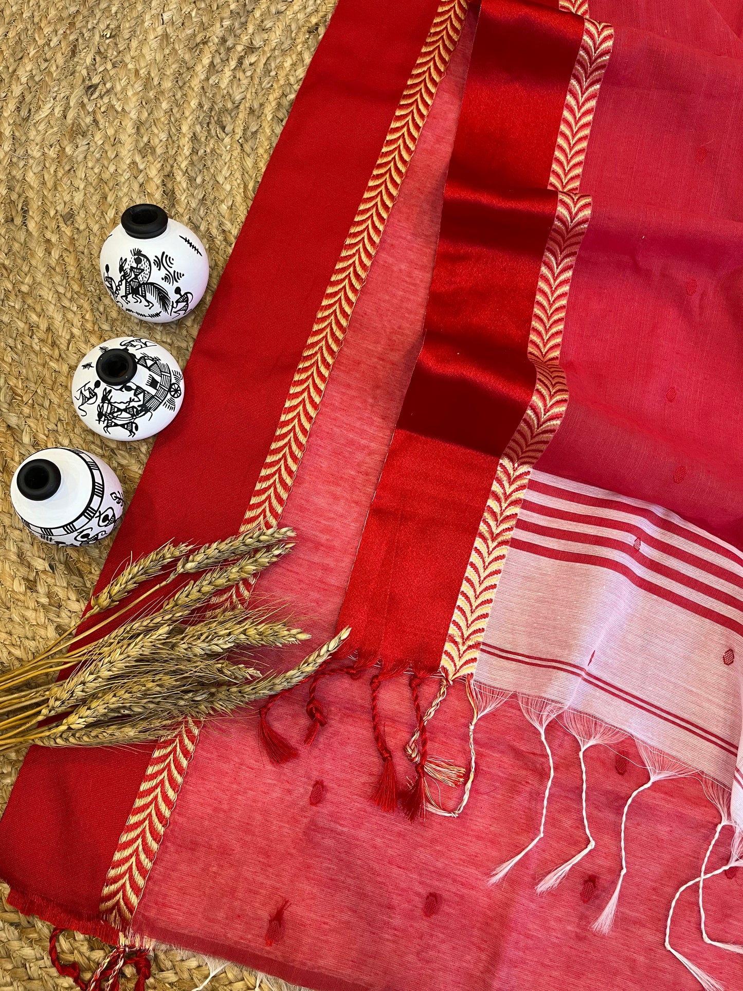 Red and White Rhapsody Linen Jamdani Saree - WEVOW