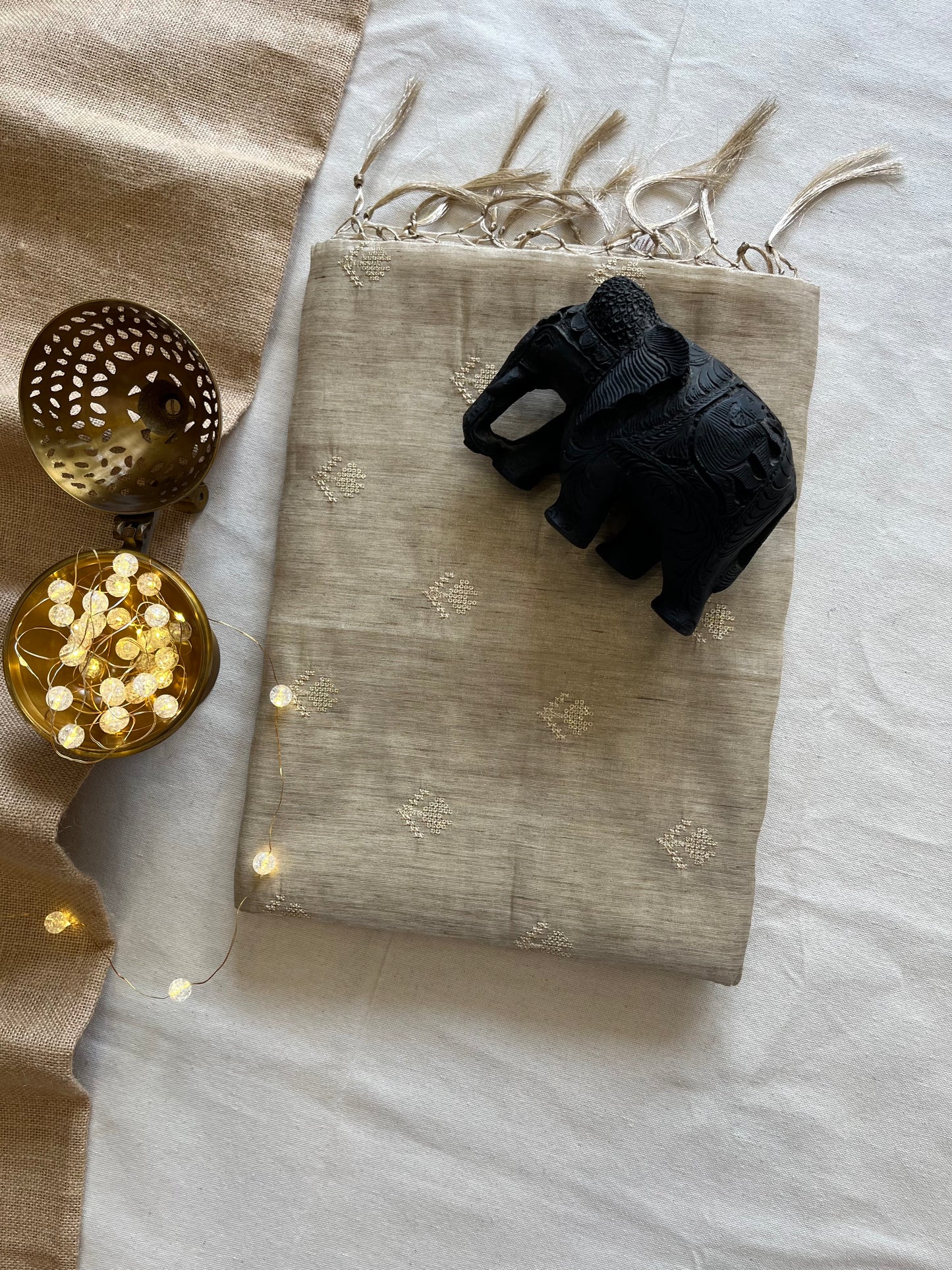 Elegant Tissue Linen Saree with Subtle Elegance