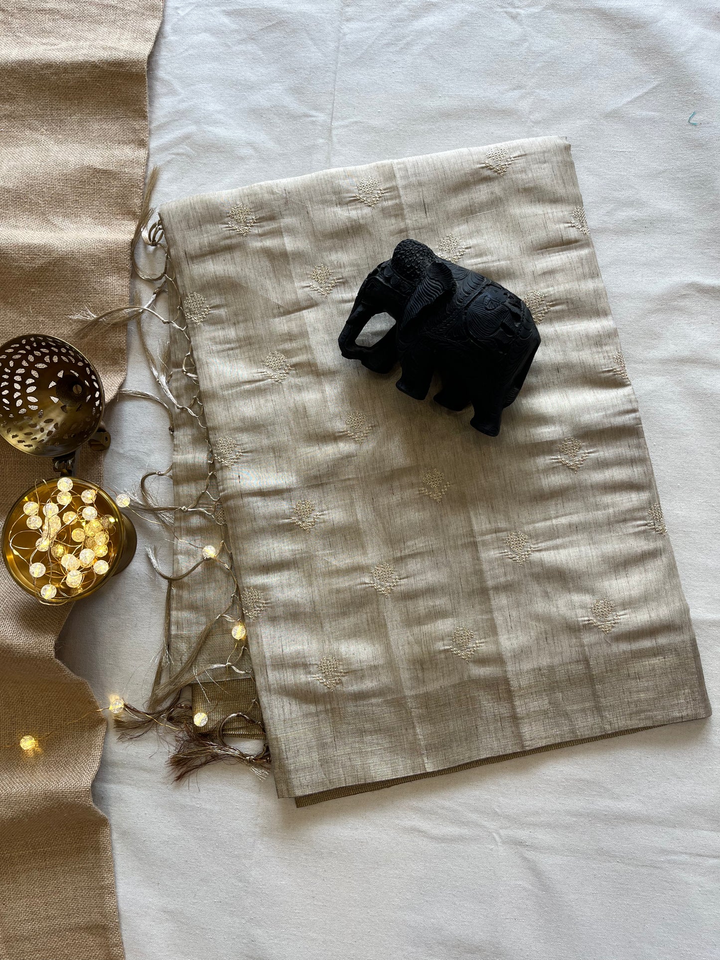 Elegant Tissue Linen Saree with Subtle Elegance