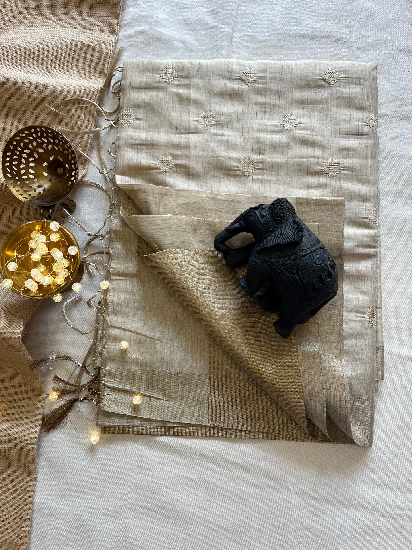 Elegant Tissue Linen Saree with Subtle Elegance