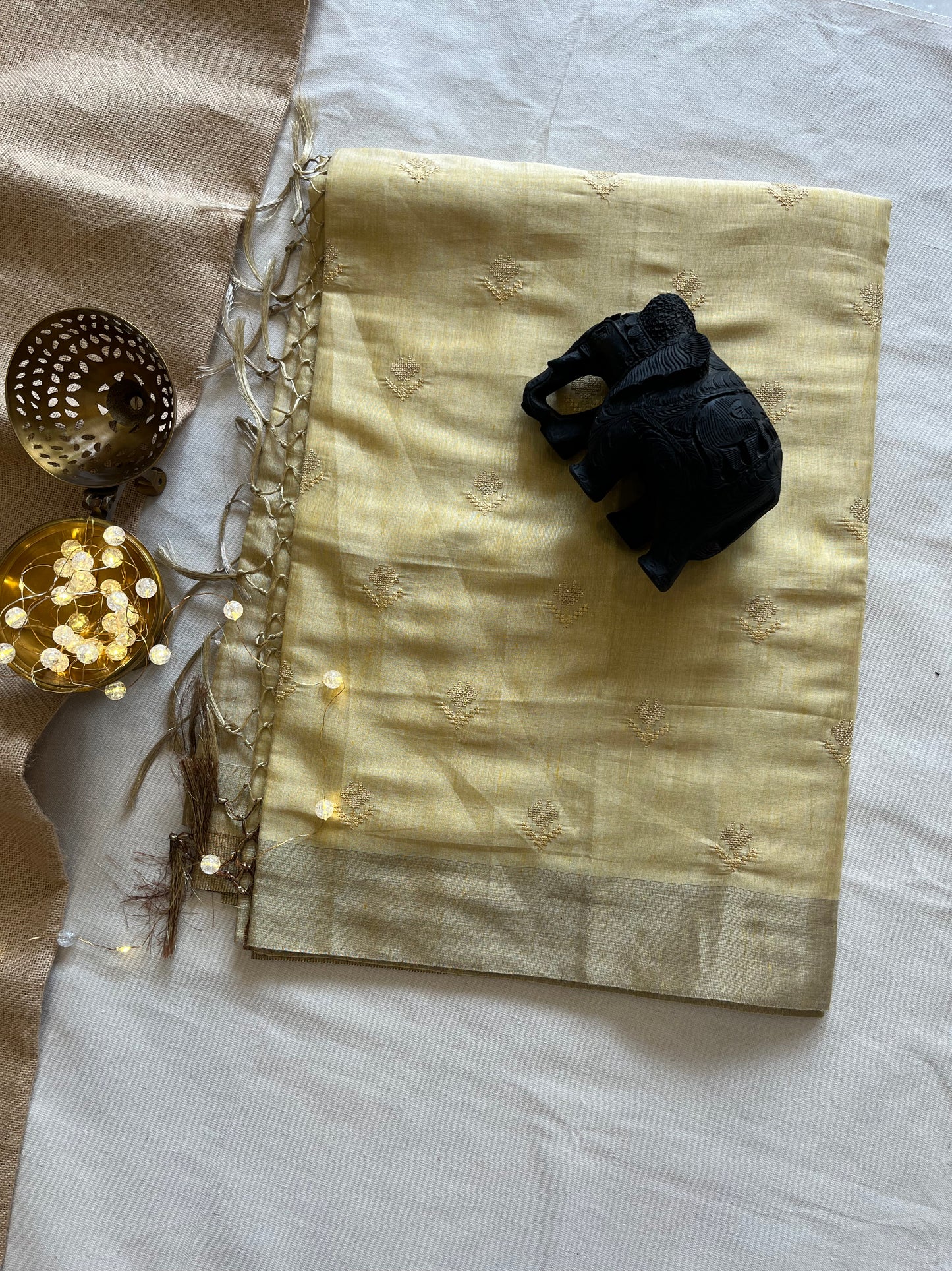 Luxurious Tissue Linen Saree – A Blend of Comfort and Style