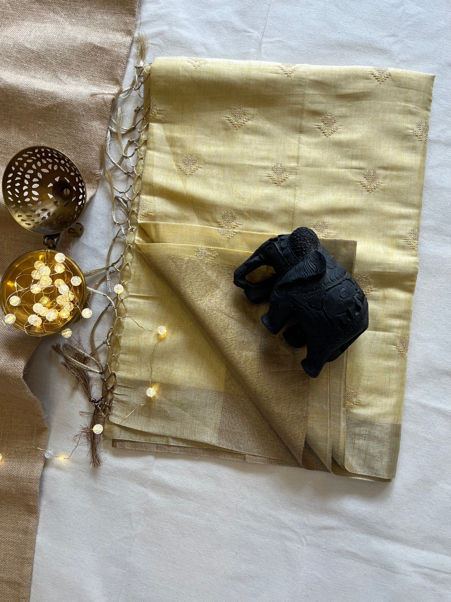 Luxurious Tissue Linen Saree – A Blend of Comfort and Style