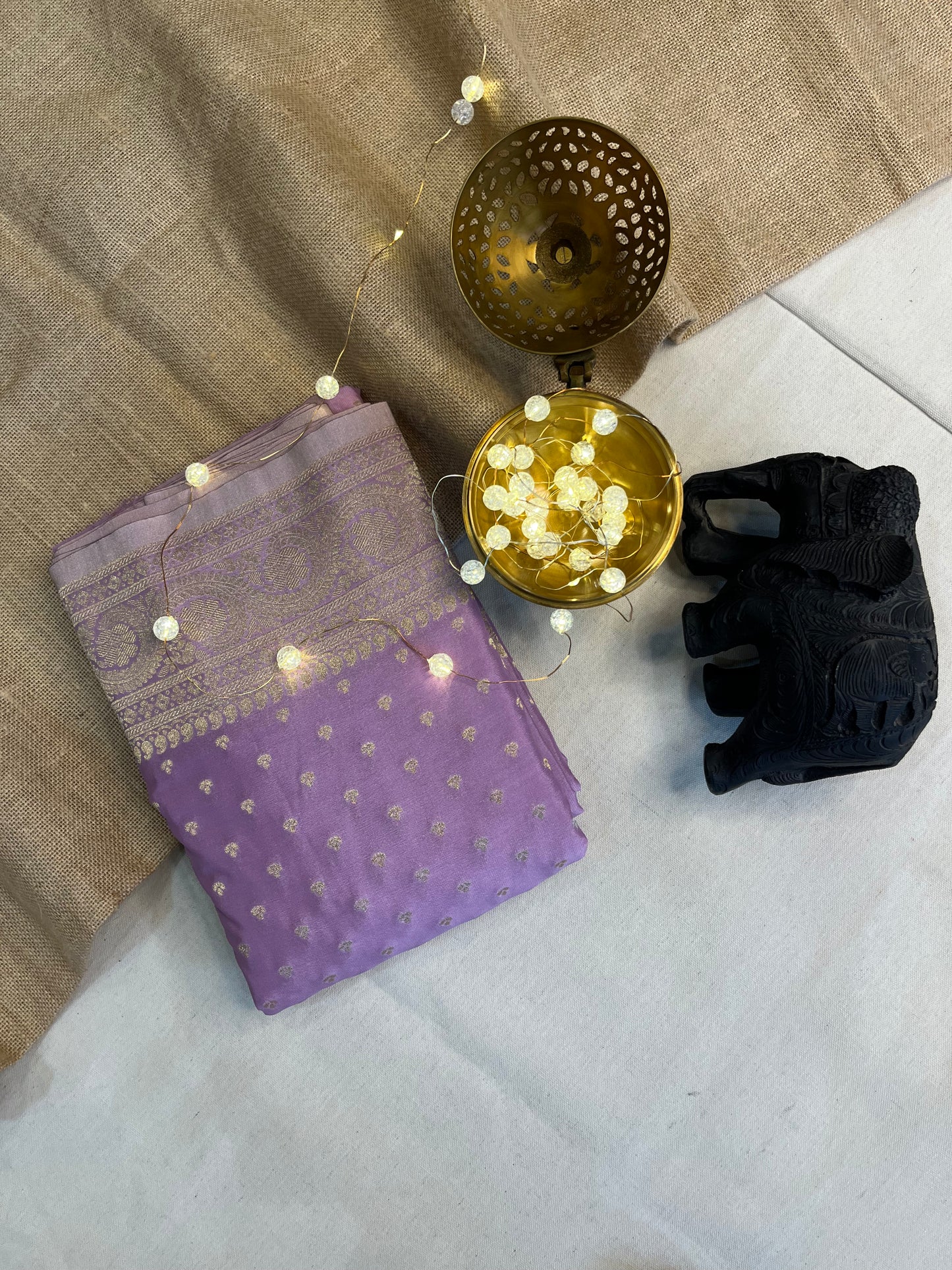 Graceful Silk Saree with Floral Motif – Pure Elegance