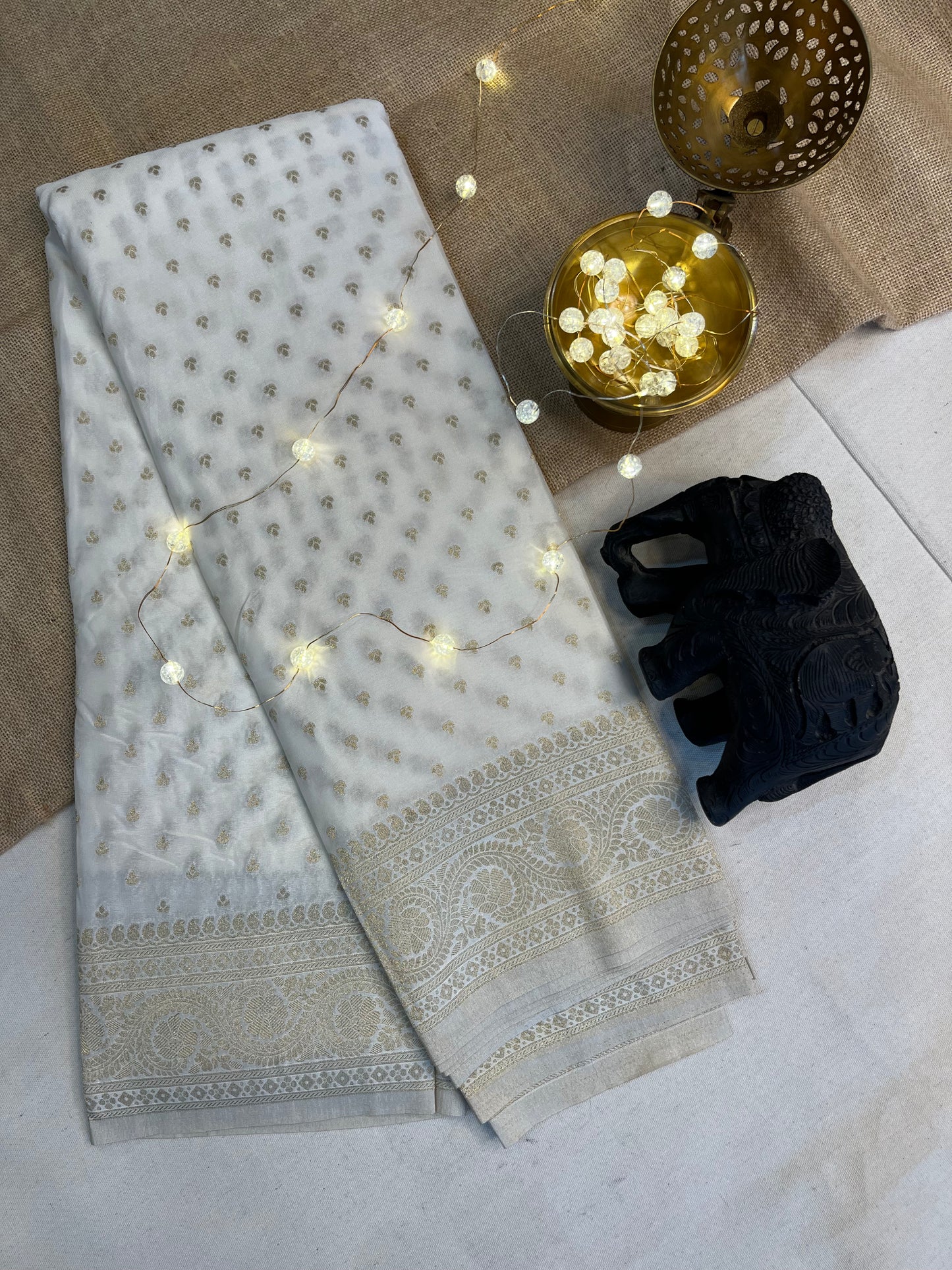 Handcrafted Flower Motif Buta Silk Saree – Rich Aesthetic