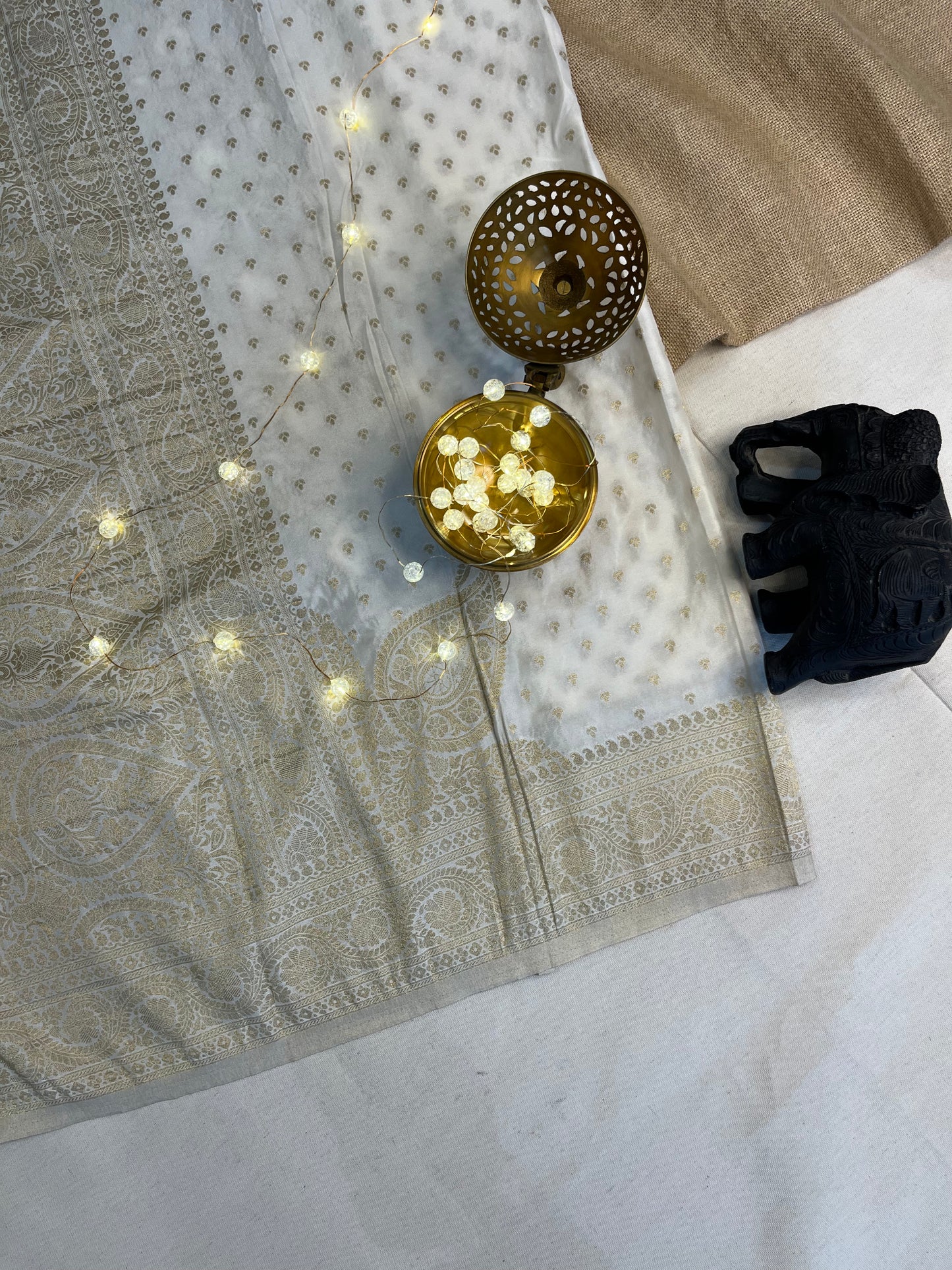Handcrafted Flower Motif Buta Silk Saree – Rich Aesthetic
