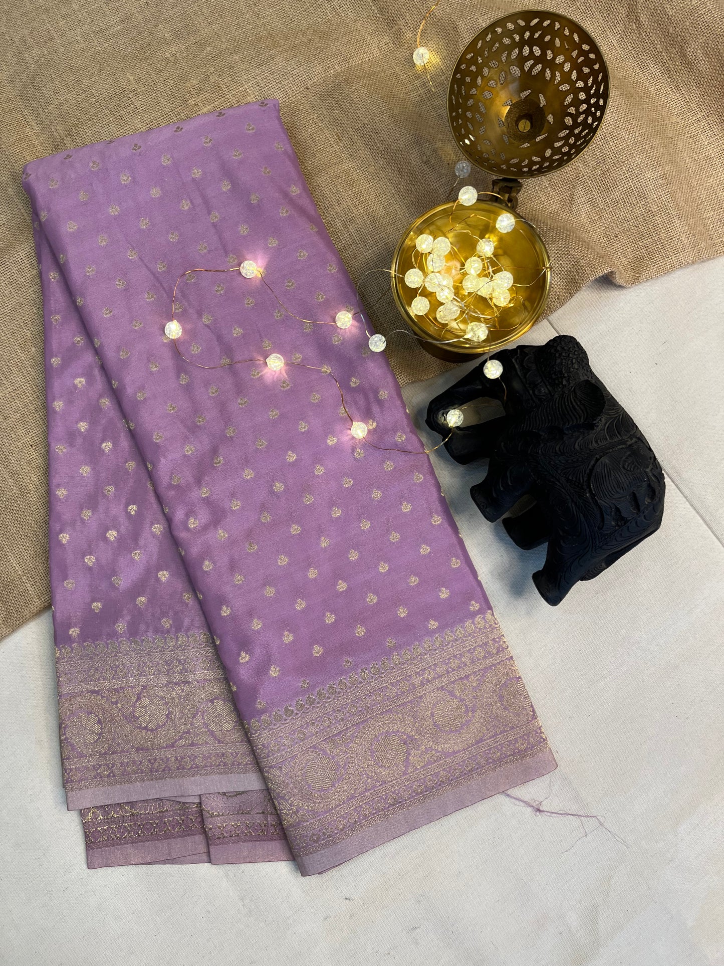 Graceful Silk Saree with Floral Motif – Pure Elegance