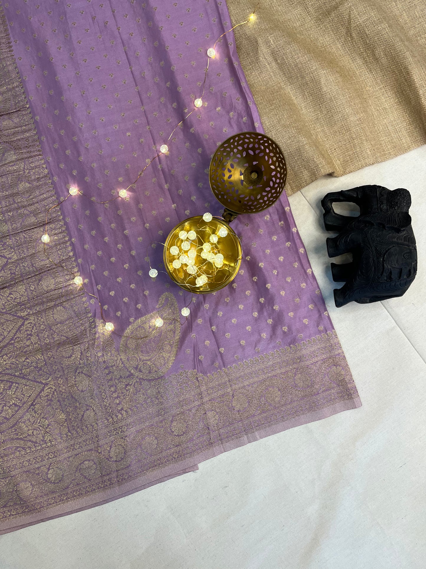 Graceful Silk Saree with Floral Motif – Pure Elegance