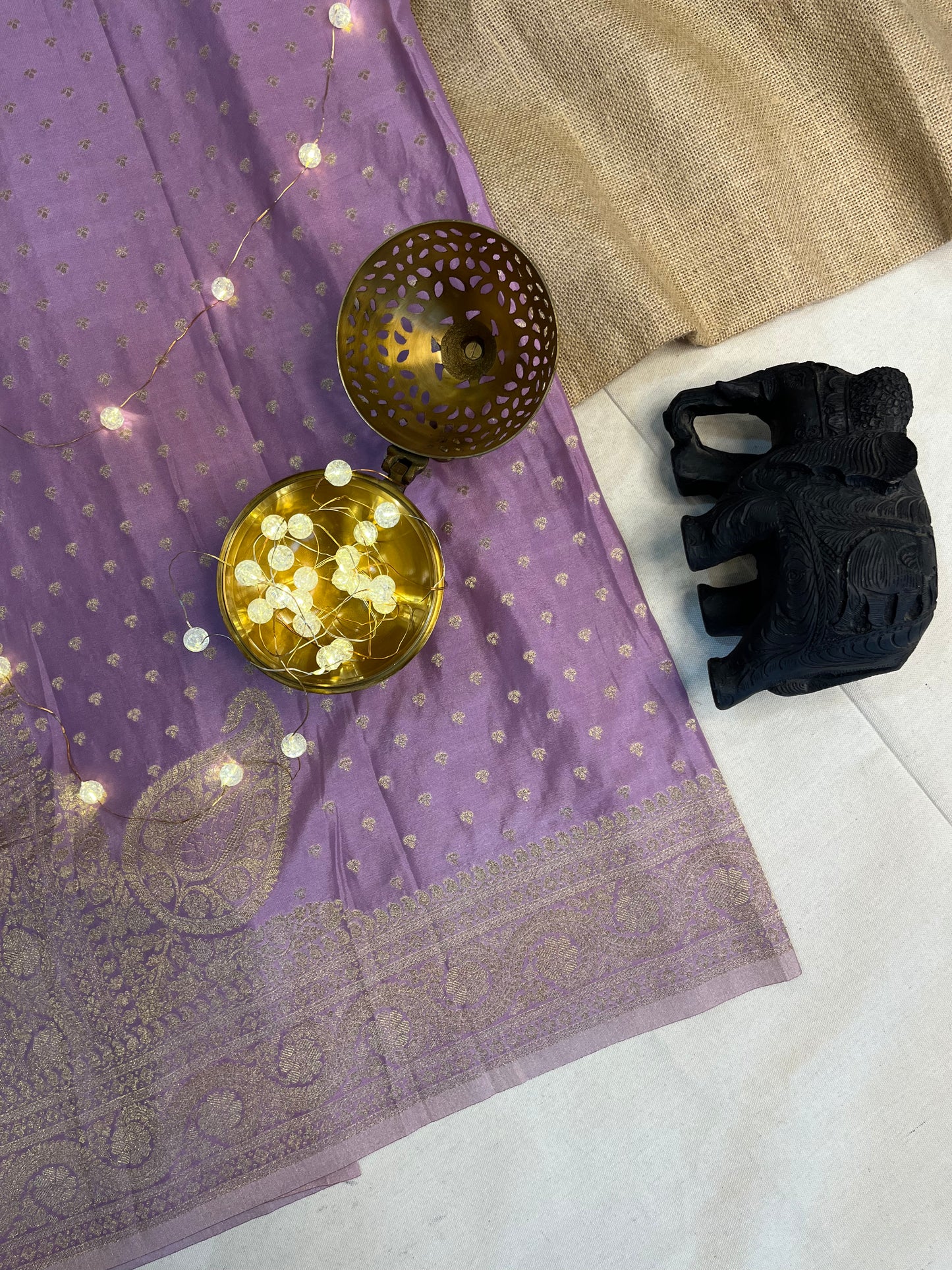 Graceful Silk Saree with Floral Motif – Pure Elegance