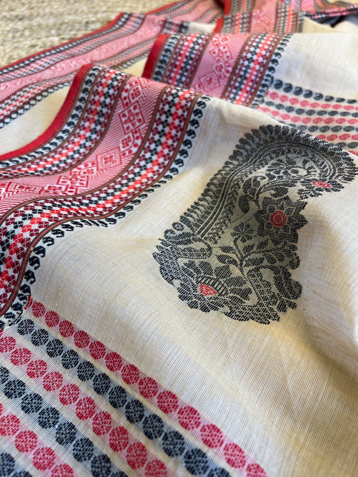 Graceful Cream Cotton Saree with Red and Black Accents – Lightweight Elegance