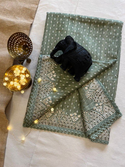 Chic Linen Saree with Lacy Border – Modern Handloom Design