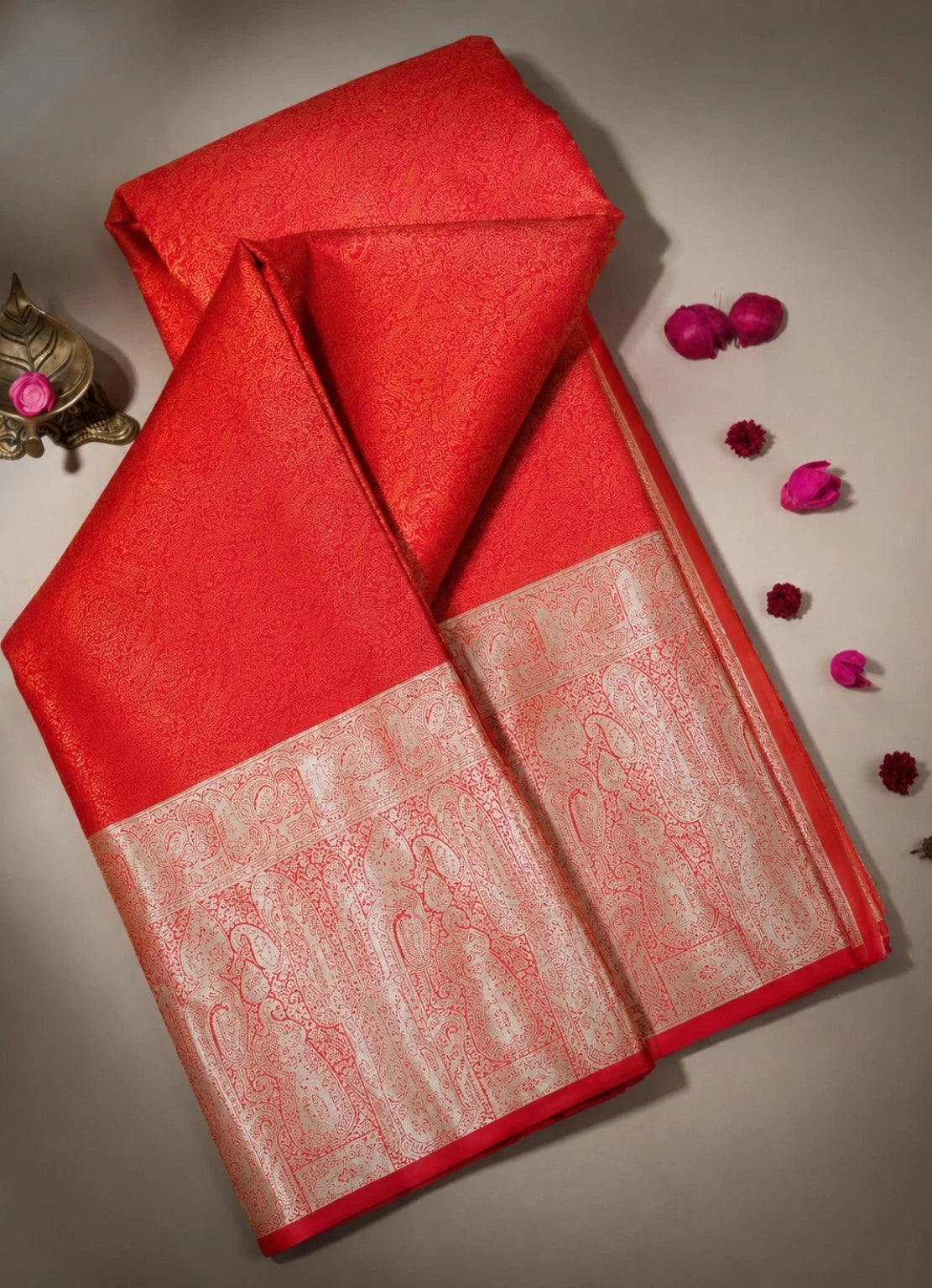 WEVOW Pure Tanchoi Banarasi Saree Red Side View