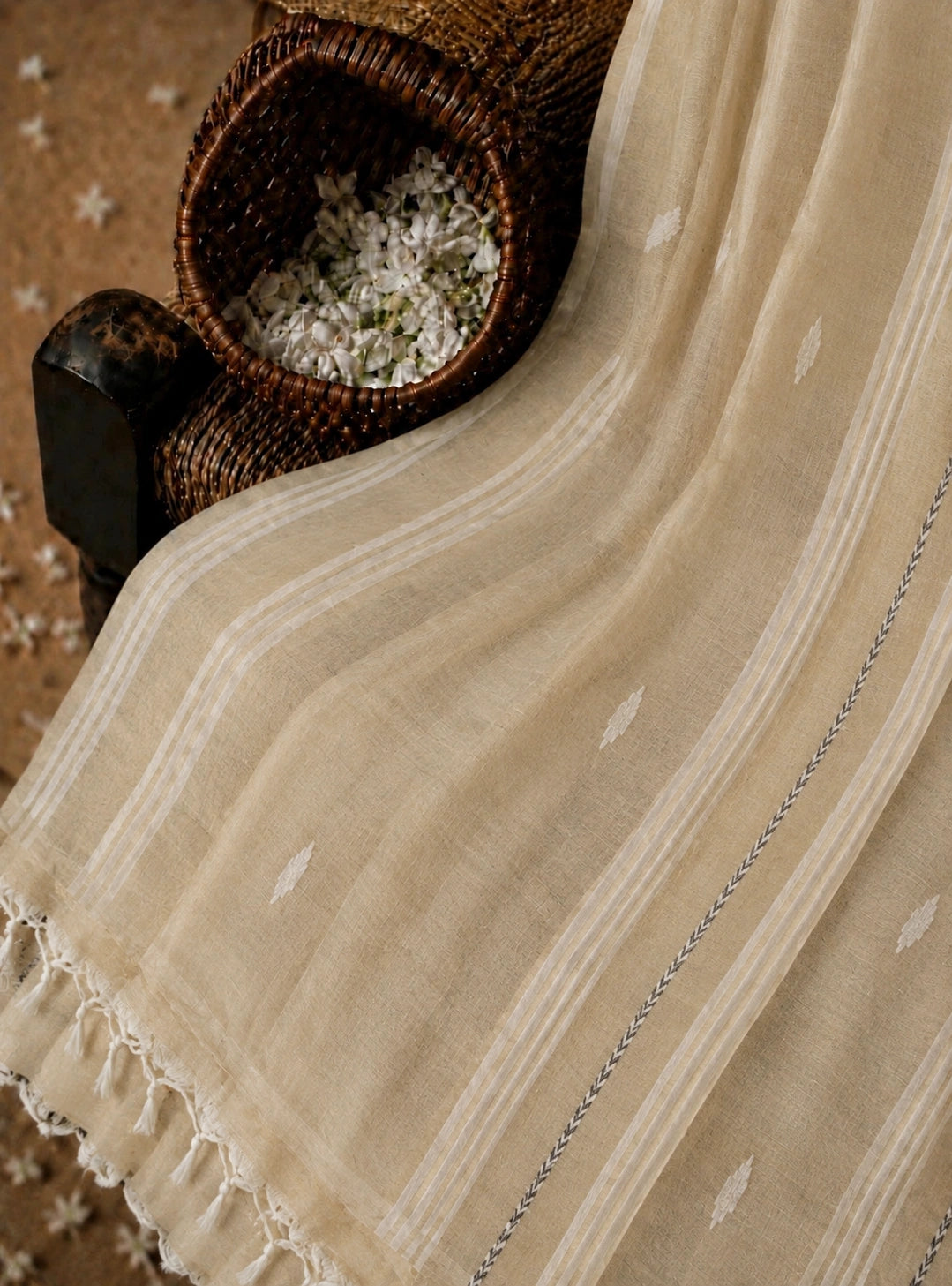 Beige Pure Mul Cotton Hand Weaving Jamdani Buta Saree with Traditional Woven Border
