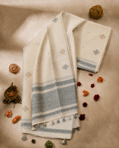 Off White Handloom Jamdani Saree with Blue Woven Border & Traditional Buti Motifs